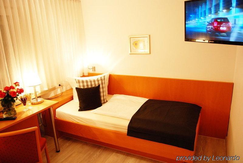 Hotel Am Martinsberg Андернах Экстерьер фото